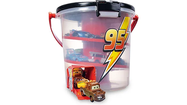 Cars Tomica 閃電麥坤版滾出來水桶官方商品照，透明桶身印 95 號閃電標誌