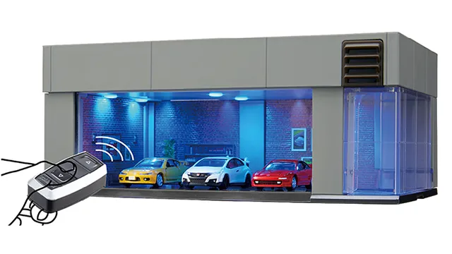 tomica GARAGE Smart STONE 灰色標準版官方商品照，車庫內亮著藍色室內燈，附車鑰匙造型遙控器
