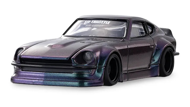 tomica custom works GN26 NISSAN FAIRLADY Z 官方商品照，紫綠變色漆的初代 Z，擋風玻璃上緣印 SIX-THROTTLE