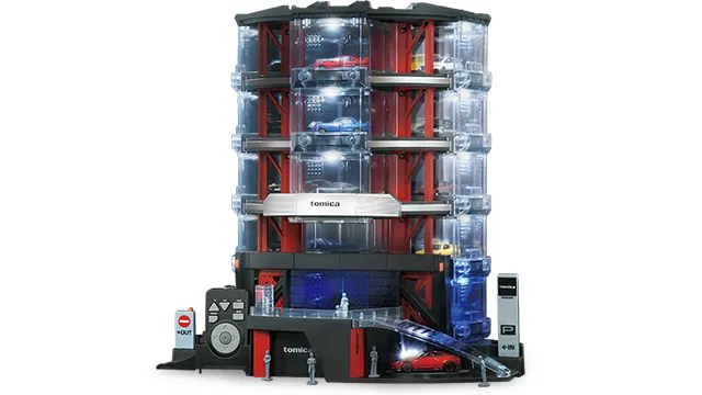 Automated tomica PARKING with showroom 官方商品照，黑紅配色的多層透明停車塔，底層是藍色燈光展示廳