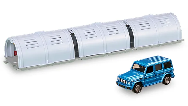 Tomica World 長隧道組官方商品照，白色長隧道，旁邊是藍色 Mercedes-Benz G-Class